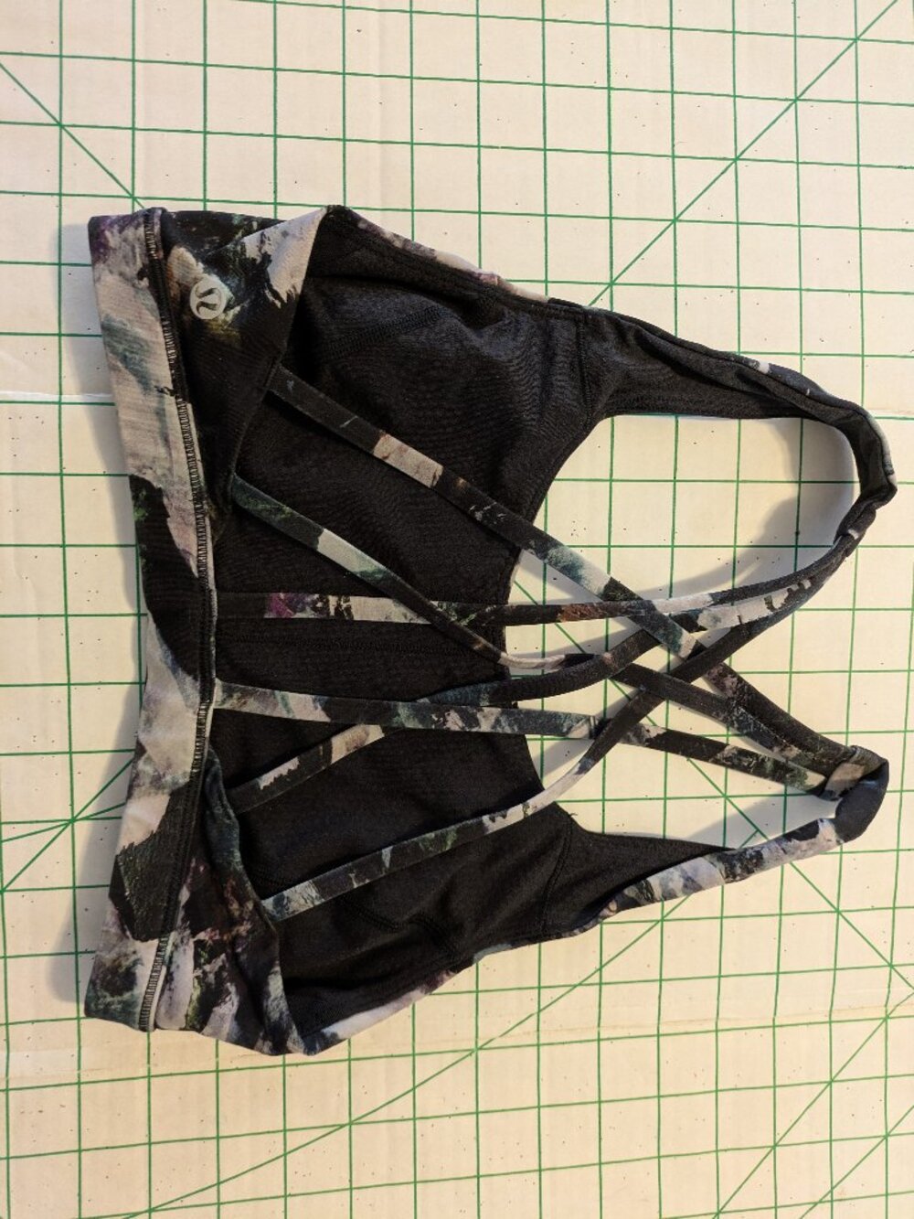 EUC Lululemon Free to Be Serene yoga bra size 4 - Picture 5 of 6